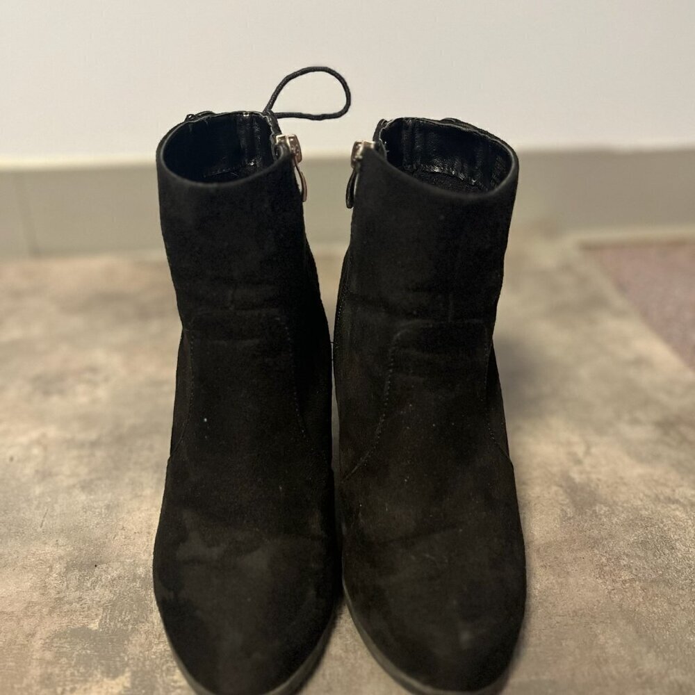 0524-34 Lace Booties - Picture 2 of 4